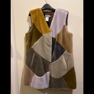 Beautiful needling best. Collage design with earthtone fake fur. Size L 44”bust.